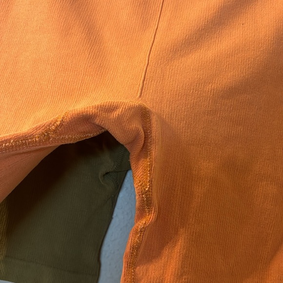 Two pack biker shorts orange and green fit like a medium - Picture 4 of 6